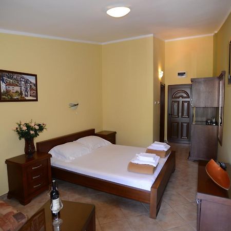 Rooms & Apartments Dobrotski Dvori Kotor Kültér fotó