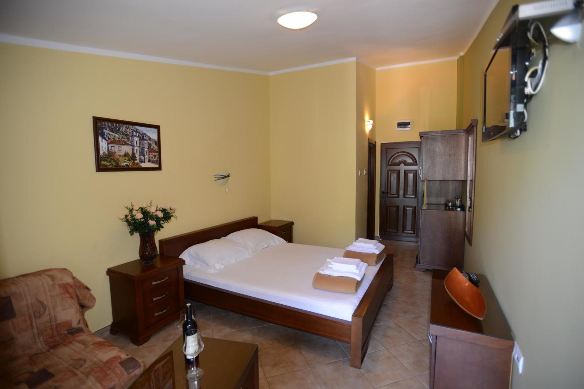 Rooms & Apartments Dobrotski Dvori Kotor Kültér fotó