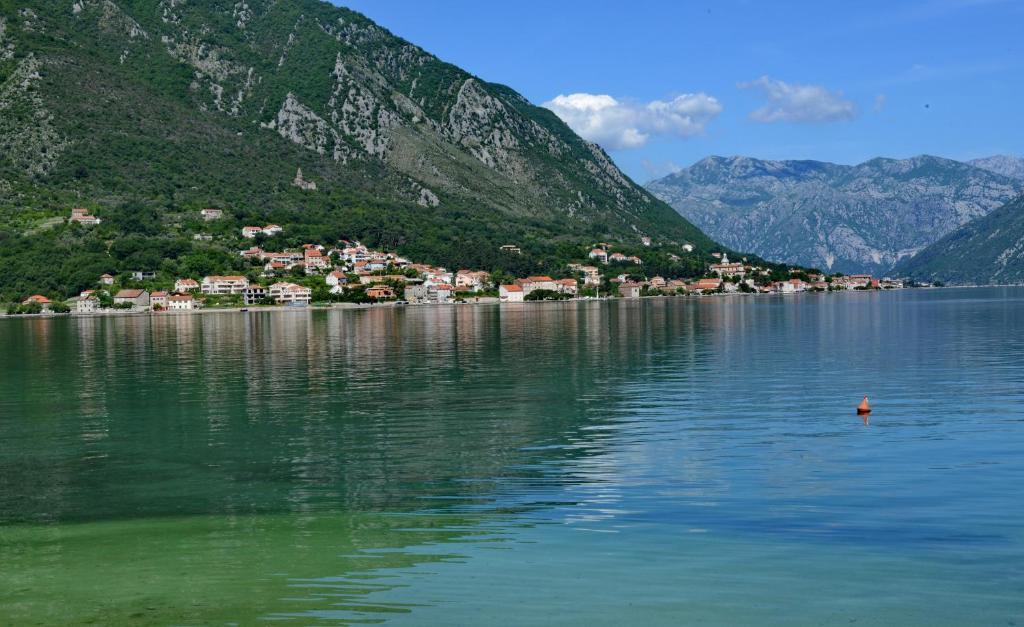 Rooms & Apartments Dobrotski Dvori Kotor Kültér fotó