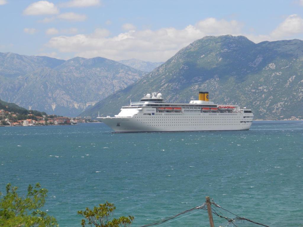 Rooms & Apartments Dobrotski Dvori Kotor Kültér fotó