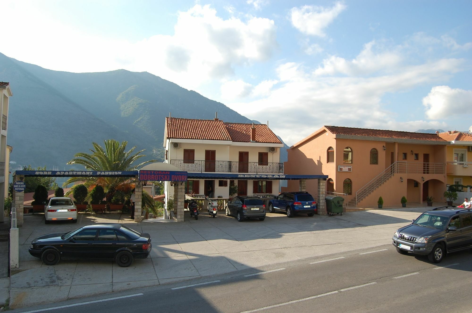 Rooms & Apartments Dobrotski Dvori Kotor Kültér fotó